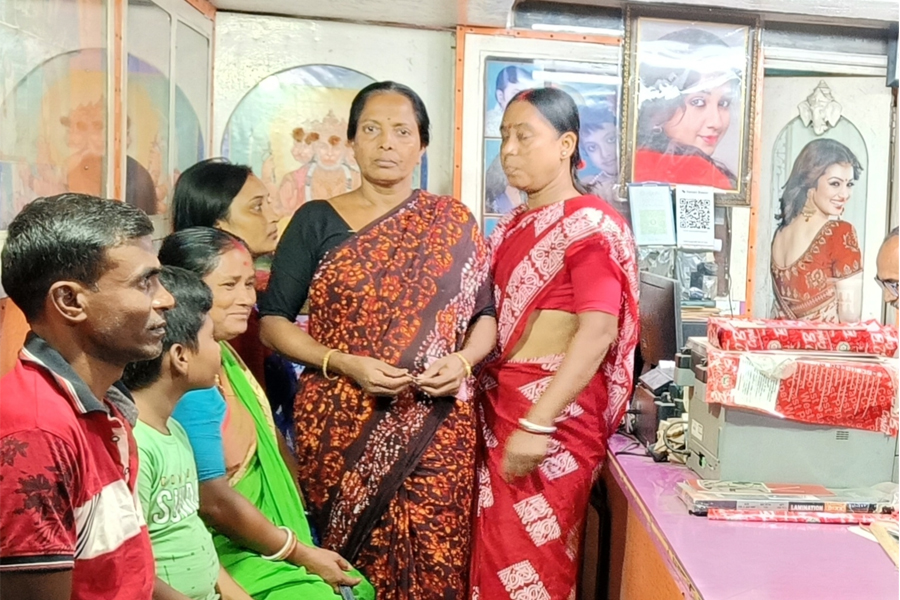 স্টুডিও মালিকদের মুখে হাসি ফোটাচ্ছে SIR! ক্যামেরার ধুলো ঝেড়ে দৌড় শুরু ‘ছবিওয়ালা’দের