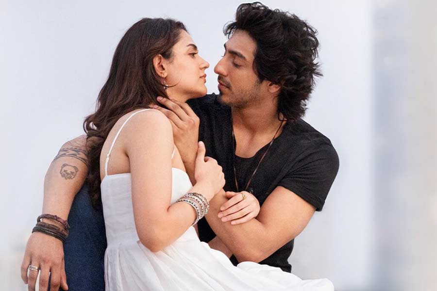 ‘মা-বাবা তোমায় অগাধ ভরসা করে’, অহনের জন্মদিনেই প্রেমে সিলমোহর ‘সাইয়ারা’ অনীতের?