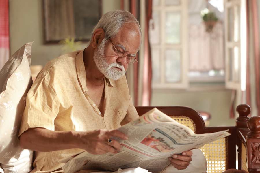 ‘আমার কলকাতা কানেকশন গভীর’, টলিপাড়ায় পা রেখে আবেগে ভাসলেন অভিনেতা সঞ্জয় মিশ্র