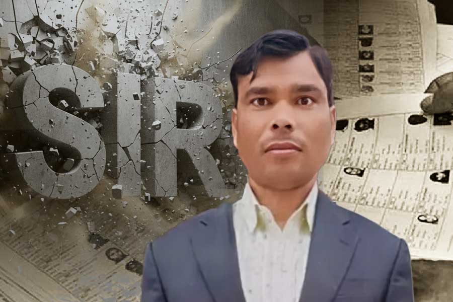 SIR-এর কাজের জন্য মেলেনি ছুটি, বিয়ের আগের দিন যোগীরাজ্যে ‘আত্মঘাতী’ সরকারি কর্মী