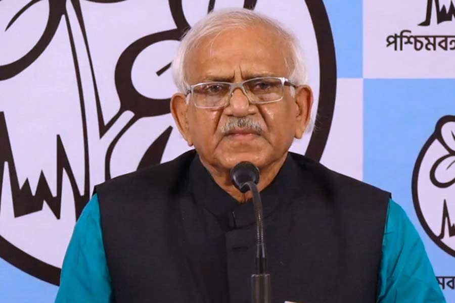 তদন্তে ‘অসন্তুষ্ট’, ফের পুলিশের ভূমিকা নিয়ে প্রশ্ন মন্ত্রী শোভনদেবের