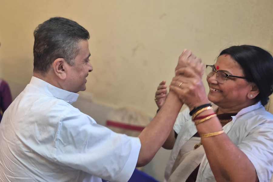 BJP-NCW ‘আঁতাঁত’, শুভেন্দুর নন্দীগ্রামের স্বাস্থ্যশিবিরে সদস্যের উপস্থিতিতে সরব তৃণমূল
