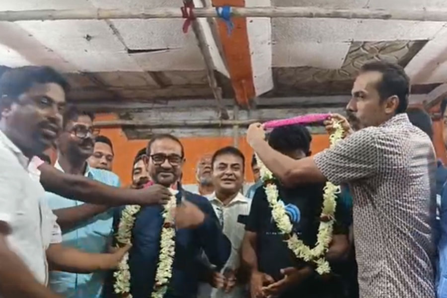 ‘নাম বাদ গেলে বিজেপি নেতাদের গাছে ঝুলিয়ে পেটান’, SIR নিয়ে নিদান দিয়ে বিতর্কে তৃণমূল নেতা