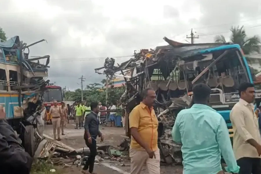 তামিলনাড়ুতে দু’টি বাসের মুখোমুখি সংঘর্ষ, ভয়াবহ দুর্ঘটনায় মৃত ৬, শোকপ্রকাশ স্ট্যালিনের