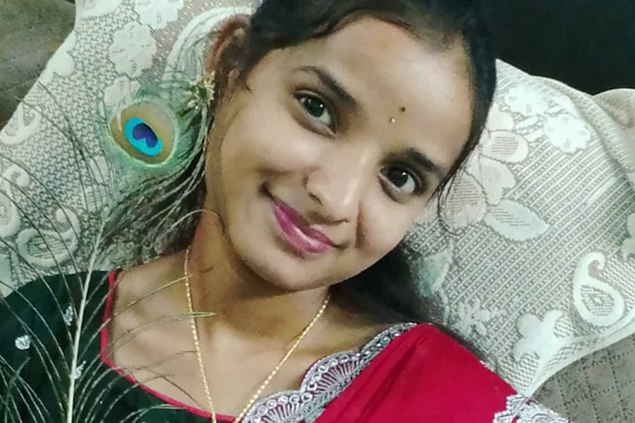 বেঙ্গালুরুতে কলেজ ছাত্রীর রহস্যমৃত্যু, ভাড়াবাড়ি থেকে উদ্ধার দেহ, খুন নাকি আত্মহত্যা?