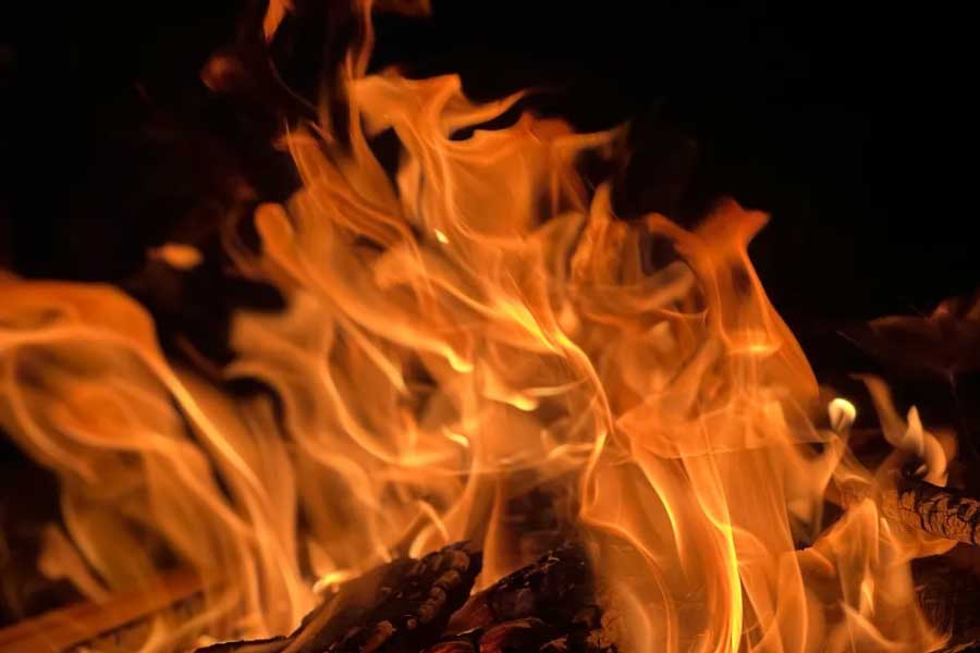 হাসপাতালে যাওয়ার পথে আচমকা আগুন অ্যাম্বুল্যান্সে, ঝলসে মৃত নবজাতক-সহ ৪