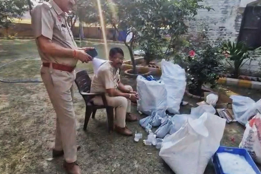 বিপুল বিস্ফোরকের পর সেই ফরিদাবাদে তল্লাশিতে উদ্ধার ৫০ কেজি আতশবাজি