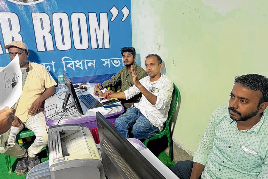 ৩৫ শতাংশ বুথেই তৃণমূলের বিএলএ-র নাম নেই! নেপথ্যে কমিশনের চক্রান্ত?