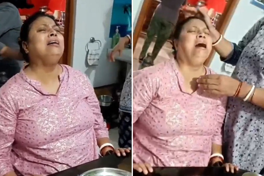 কাজের চাপে নাস্তানাবুদ! কেঁদে ভাসালেন পাণ্ডুয়ার বিএলও