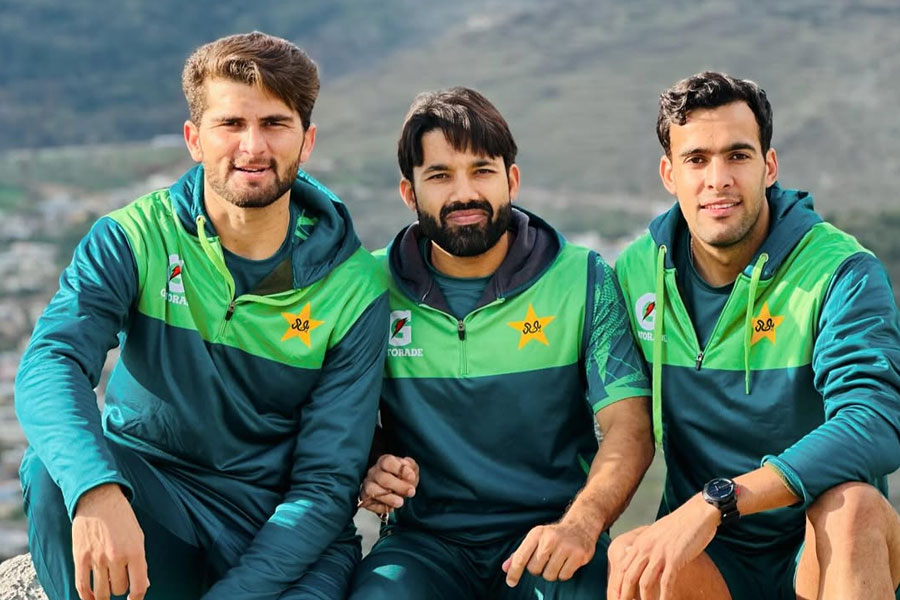 এক ওভারে ছয় ছক্কায় হারতে বসা ম্যাচ জেতালেন পাক তারকা, কোথায় গড়লেন এই কীর্তি?