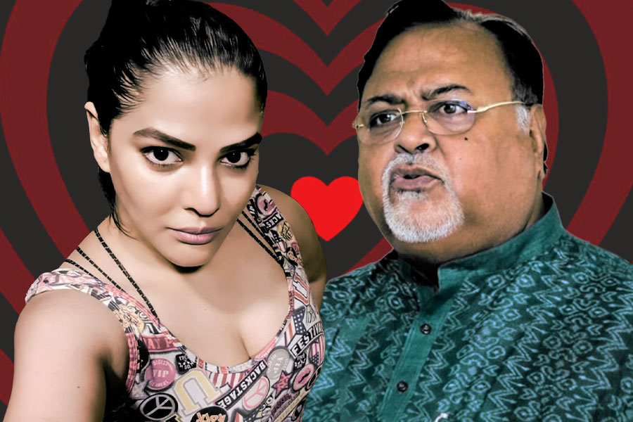 ‘লোকের দুটো বউ থাকতে পারে, আমার বান্ধবী থাকতে পারে না!’, অর্পিতা ইস্যুতে মুখ খুললেন পার্থ