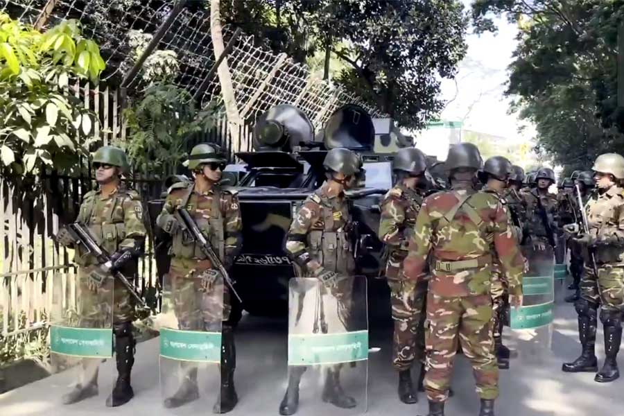 হাসিনার ফাঁসির সাজা ঘোষণা হতেই অগ্নিগর্ভ বাংলাদেশ