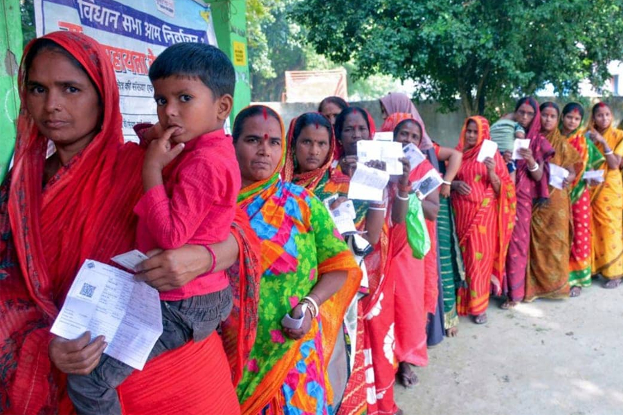 নেই পুনর্নির্বাচন, পুরুষদের পিছনে ফেলল মহিলা ভোটের হার, বিহার নির্বাচনে ‘খুশি’ কমিশন