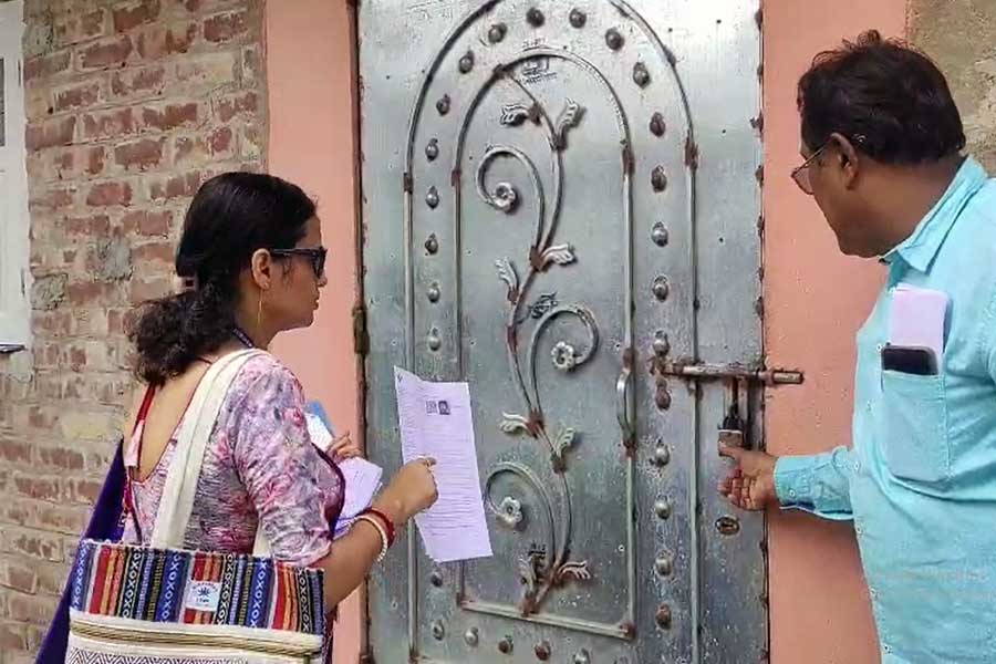 খড়গপুরে বিএলওর দায়িত্বে এবার রেলকর্মীরাও! নিয়োগ করা হয়েছে ২০ জনকে
