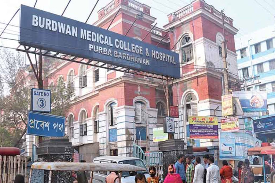 রক্ত ‘বদল’ কাণ্ডে বর্ধমান মেডিক্যালে মৃত্যু রোগীর, খতিয়ে দেখার আশ্বাস সুপারের