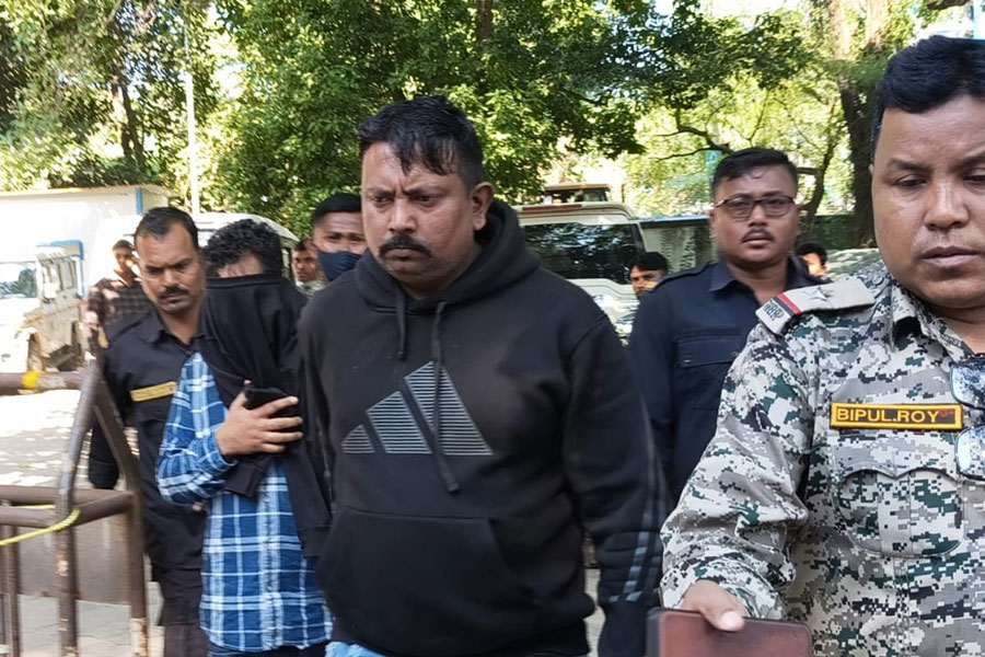 দত্তাবাদে ব্যবসায়ী ‘খুনে’ এবার গ্রেপ্তার বহিষ্কৃত তৃণমূল নেতার গাড়ির চালক