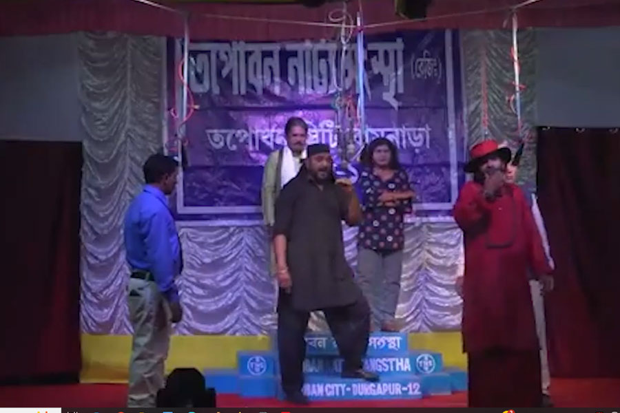 যাত্রায় সংলাপ বলার সময় মঞ্চেই লুটিয়ে পড়ে মৃত্যু অভিনেতার, স্তম্ভিত দুর্গাপুরের দর্শক