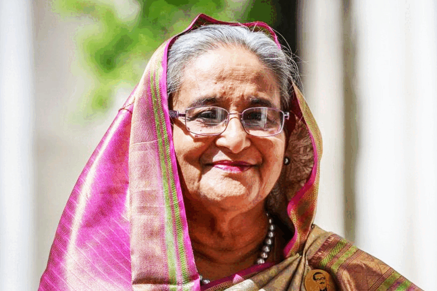 বাবার রক্তাক্ত দেহ থেকে গ্রেনেড হামলা, হাসিনার জীবনের পাঁচ দশক হার মানায় চিত্রনাট্যকেও