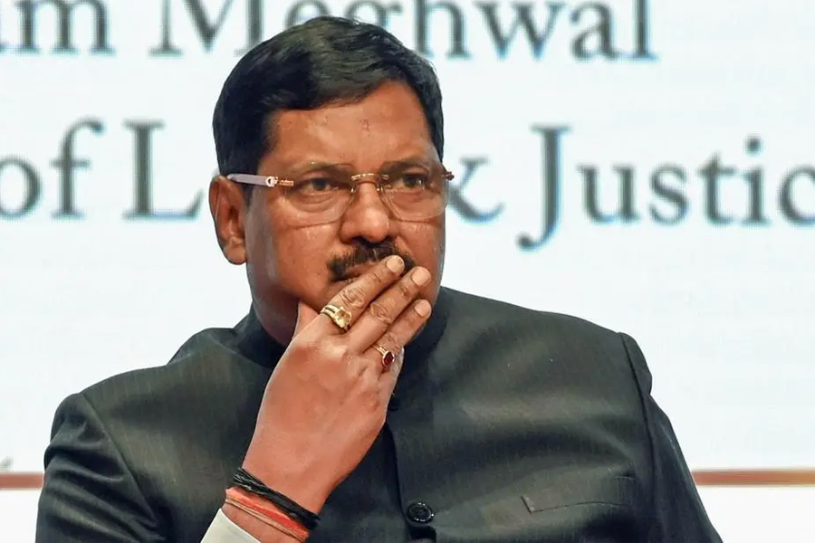‘পরিবারের অপরাধ কী?’ ‘বুলডোজার অ্যাকশন’ নিয়ে যোগীকে বিঁধলেন প্রাক্তন প্রধান বিচারপতি গাভাই!