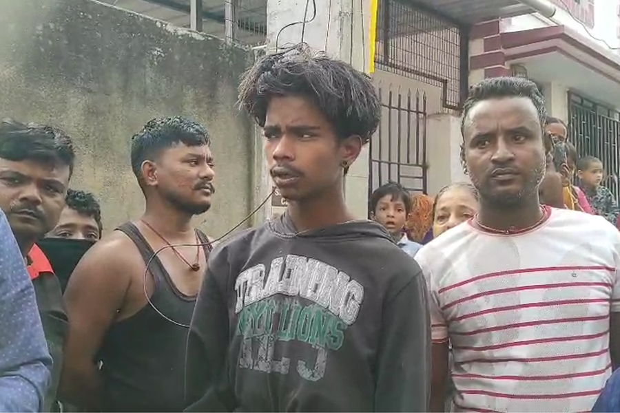 চোর সন্দেহে তরুণকে গণধোলাই! চুঁচুড়ায় পোস্টে বেঁধে রেখে খবর পুলিশকে