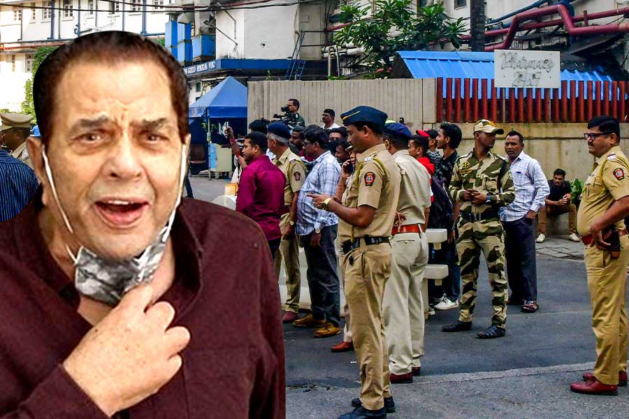 ধর্মেন্দ্রর মৃত্যুর ভুয়ো খবরে হাসপাতালে ‘জটলা’! জনসুনামি সামাল দিতে জোরদার নিরাপত্তা প্রশাসনের