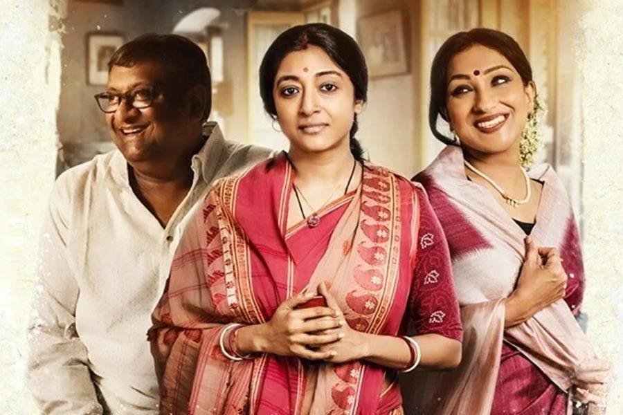 সীমান্তের সমস্যা, খেটে খাওয়া মানুষের যন্ত্রণার কথা বলে ‘লক্ষ্মীকান্তপুর লোকাল’, পড়ুন রিভিউ