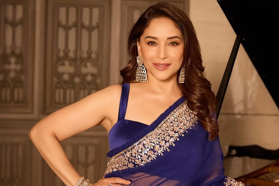 ওটিটিতে ফের মাধুরী ‘ম্যাজিক’, ‘ধকধক গার্ল’কে দেখা যাবে এবার কোন সিরিজে?