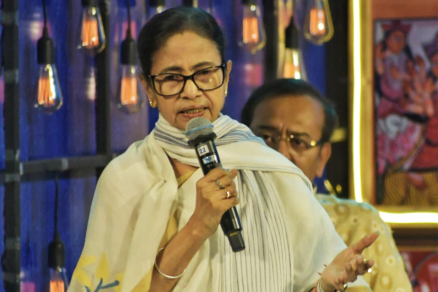 ‘টলিউড বিশ্বসেরা সিনেমা উপহার দিতে পারে’, সমাপ্তি অনুষ্ঠানে বিদেশি পরিচালকদের বাংলার সিনেশিল্পে আহ্বান মমতার