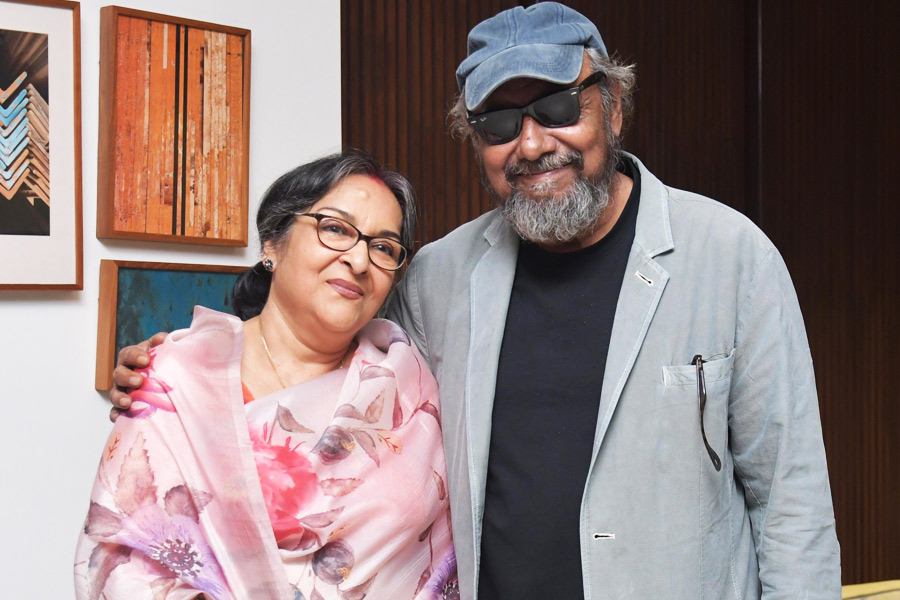 ‘মেয়েরা নিজেদের ইচ্ছেমতো পোশাক পরবে’, মমতা শঙ্করের ‘শাড়ি মন্তব্যে’ মত বন্ধু অঞ্জনের
