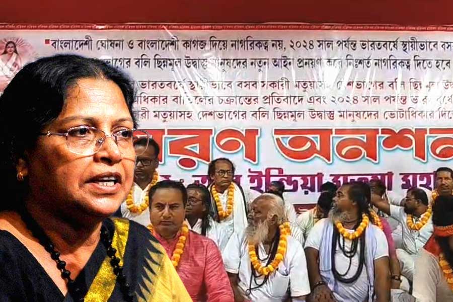 SIR-এর প্রতিবাদে ঠাকুরবাড়ির সামনে আমরণ অনশনে মতুয়াদের একাংশ, ভারচুয়ালি সূচনা করলেন মমতাবালা