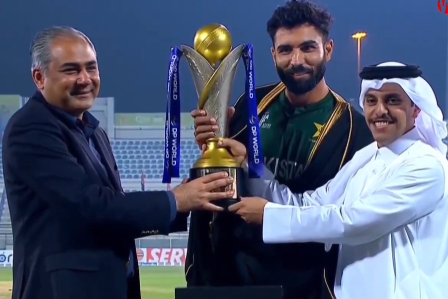 ‘কাউকে অন্তত কাপ দিলেন’, পাকিস্তানকে ট্রফি দিয়ে তুমুল কটাক্ষের শিকার ‘ট্রফিচোর’ নকভি