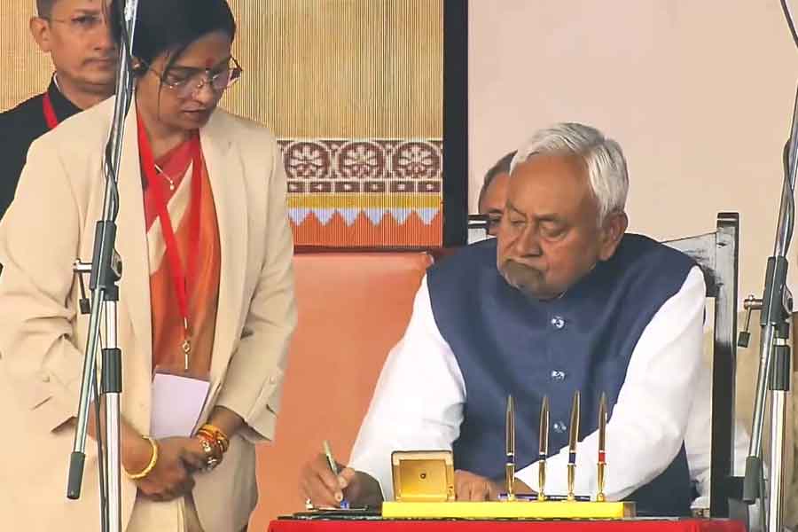 দশমবারের জন্য বিহারের মুখ্যমন্ত্রী পদে নীতীশ, মন্ত্রিসভায় ‘বিগ ব্রাদার’ বিজেপিই