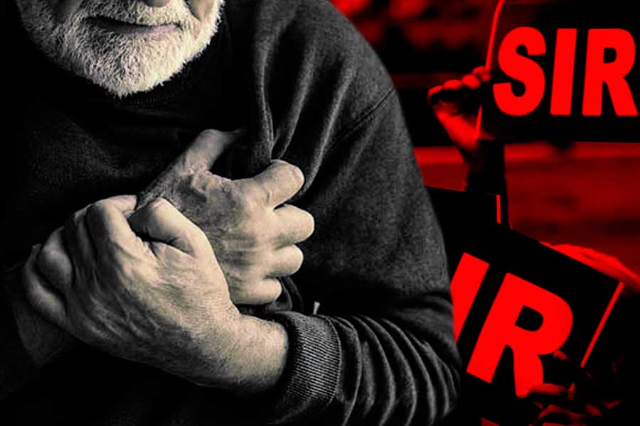 বাংলাদেশে পাঠিয়ে দেবে না তো! ‘SIR আতঙ্কে’ পিংলায় হৃদরোগে আক্রান্ত হয়ে মৃত্যু প্রৌঢ়ের