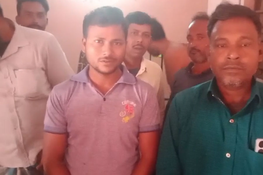 ‘বাংলাদেশি’ তকমায় পুলিশের হাতে আটক, ওড়িশায় নিগৃহীত বাংলার ১০ পরিযায়ী শ্রমিক!