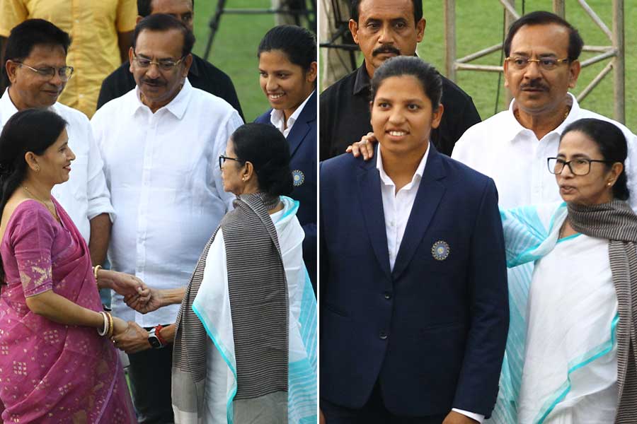 ‘যেন স্বপ্ন বাস্তব হল’, রিচার নামে মুখ্যমন্ত্রীর স্টেডিয়াম ঘোষণায় কেঁদে ফেললেন বিশ্বজয়ীর বাবা-মা