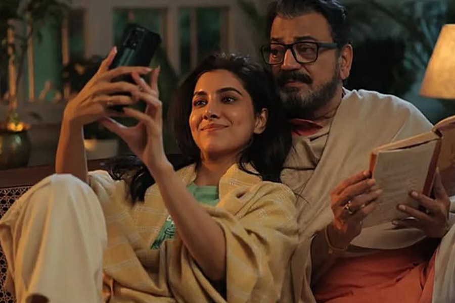 বাবা-মেয়ের চিরন্তন গল্পে নজরকাড়া রুক্মিণী-চিরঞ্জিৎ, কেমন হল ‘হাঁটি হাঁটি পা পা’?
