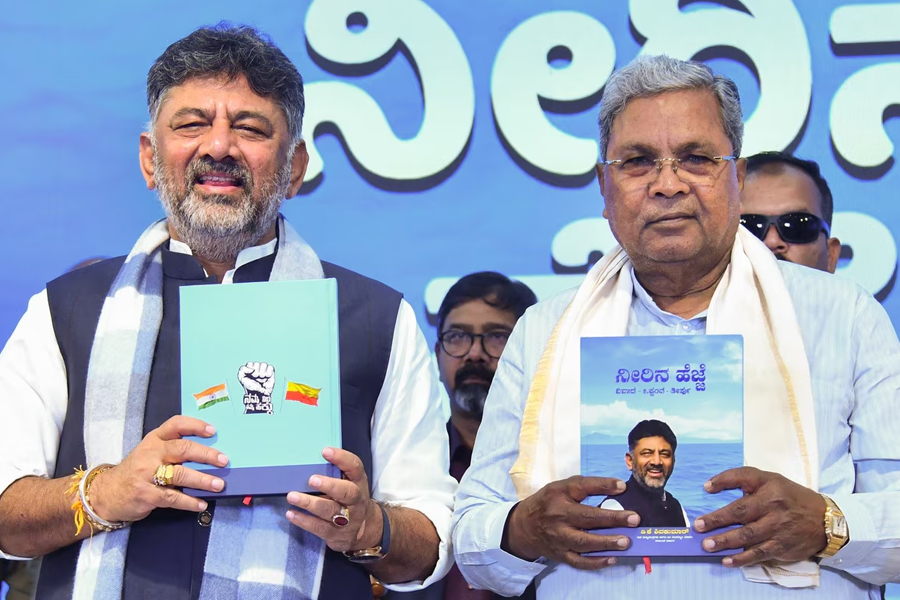 সোনিয়ার হস্তক্ষেপেও কাটল না জট, কর্নাটক নিয়ে চিন্তা বাড়ছে কংগ্রেসের