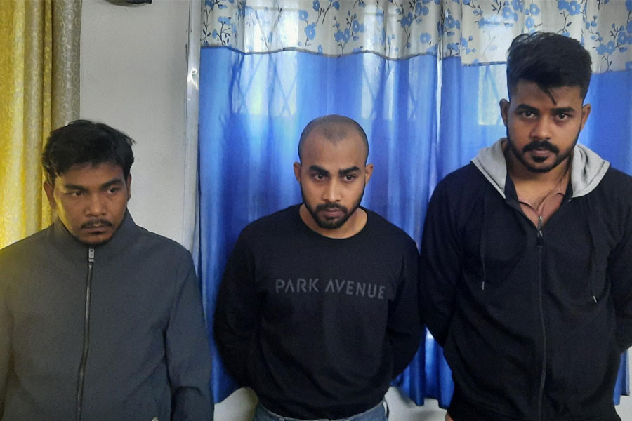 ভয় দেখিয়ে লক্ষ টাকা হাতানো! শিলিগুড়িতে ধৃত ৩ ‘ভুয়ো’ এনআইএ আধিকারিক