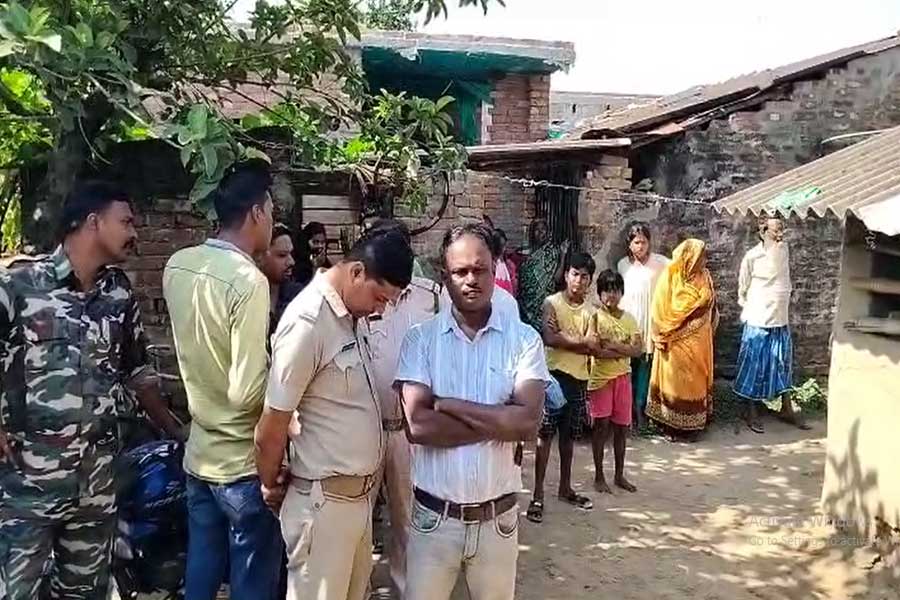 এনুমারেশন ফর্ম না মেলায় আতঙ্ক! ৬ বছরের শিশুকে নিয়ে ধনেখালিতে আত্মহত্যার চেষ্টা গৃহবধূর
