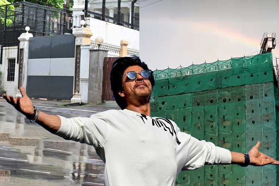 ‘ঈশ্বরের আশিসে বাদশার তাজ’, শাহরুখের জন্মদিনে মন্নতের আকাশে রামধনু দেখে উল্লাস নেটভুবনের