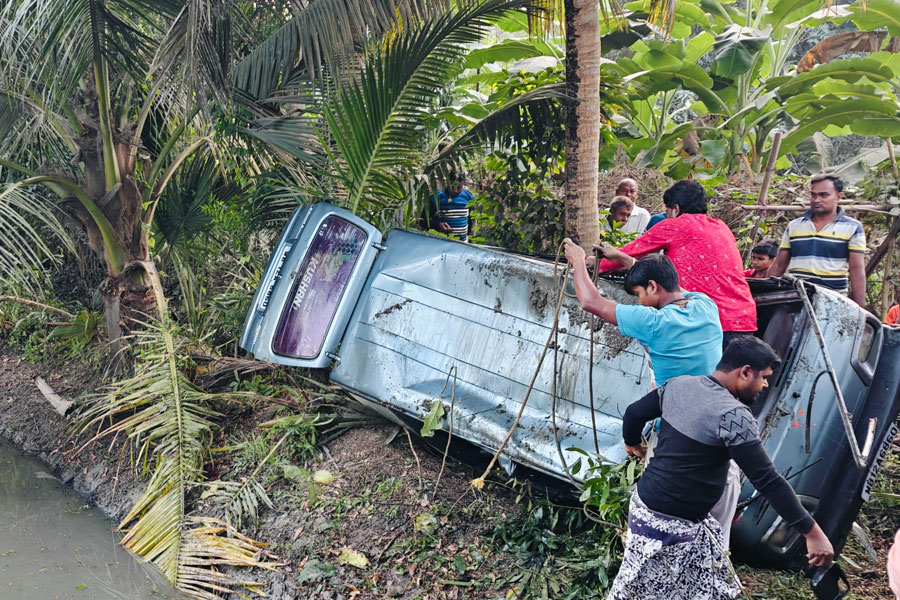 হার্টে অস্ত্রোপচারের কিছুদিন পরেই পুলকারের চালকের আসনে! অসুস্থতাই কাড়ল ৩ পড়ুয়ার প্রাণ?