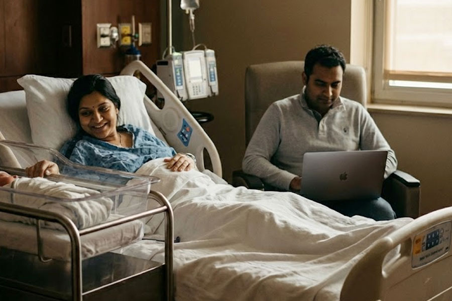 হাসপাতালে স্ত্রী, ‘ওয়ার্ক ফ্রম হসপিটাল করো’, স্বামীকে নির্দেশ দিল অফিস!