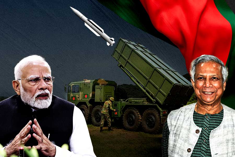 চিনের ক্ষেপণাস্ত্র বাংলাদেশে? ভারতকে কী ইঙ্গিত ইউনুস সরকারের?