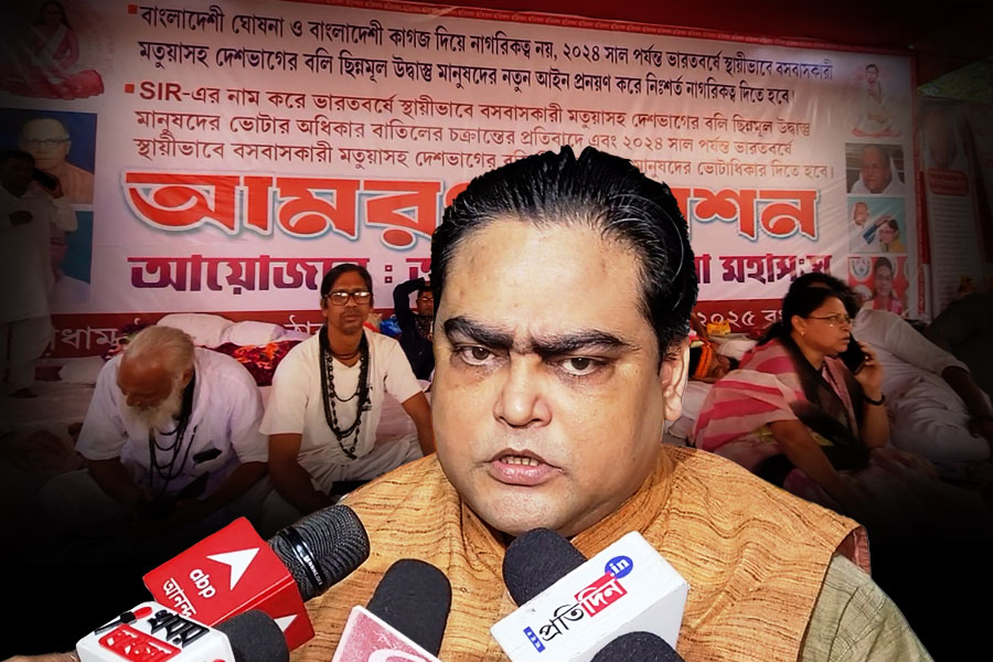 জঙ্গিদের নাগরিকত্ব দেওয়ার চেষ্টা! SIR ইস্যুতে ফের বেফাঁস শান্তনু ঠাকুর