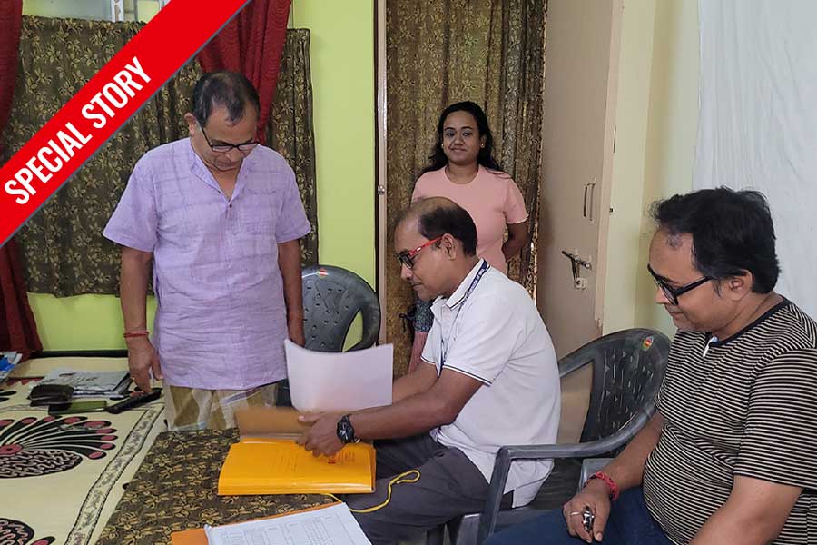 যতকাণ্ড BLO-দের ঘিরেই, কী করবেন, কী করবেন না?