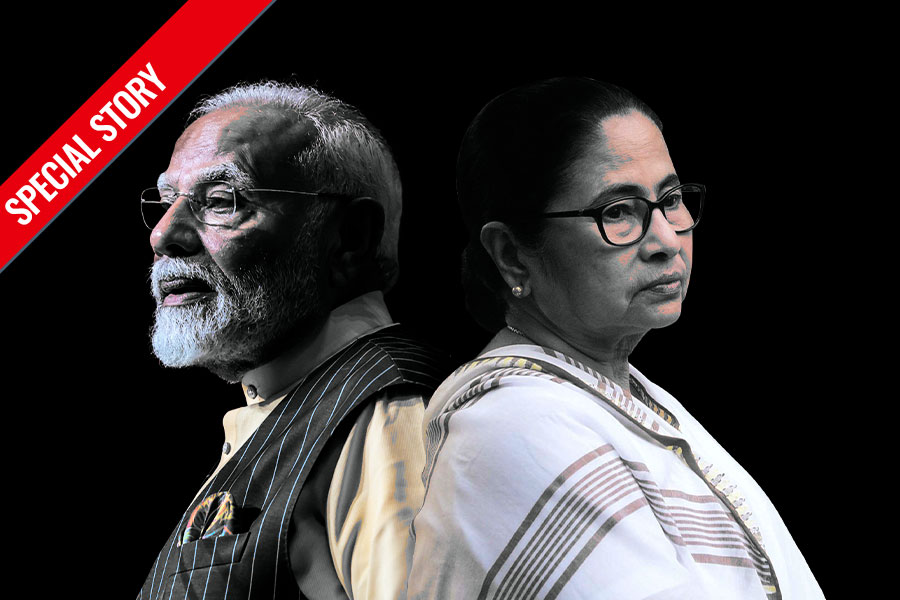 মোদি-মমতা নাকি বাম-কংগ্রেস, ভোটে সর্বনাশ কার? কী বলছেন ওঁরা?