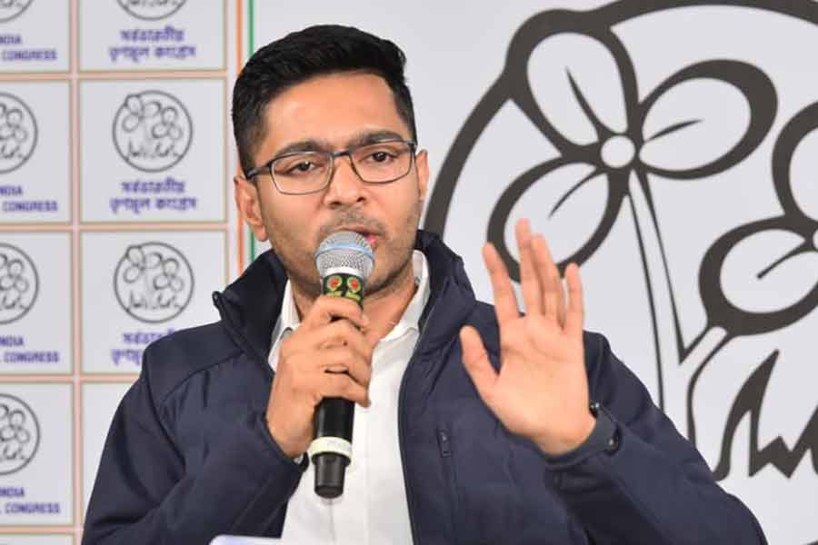 প্রত্যেক SIR শুনানি কেন্দ্রের পাশে হবে তৃণমূলের সহায়তা শিবির, ঘোষণা অভিষেকের