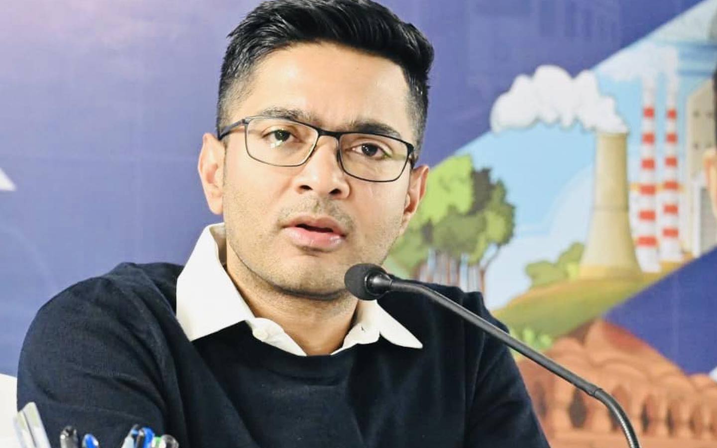 এবার দুয়ারে উন্নয়নের রিপোর্ট! ২ জানুয়ারি থেকে SIR বিরোধিতায় বাড়ি বাড়ি যাবেন অভিষেক