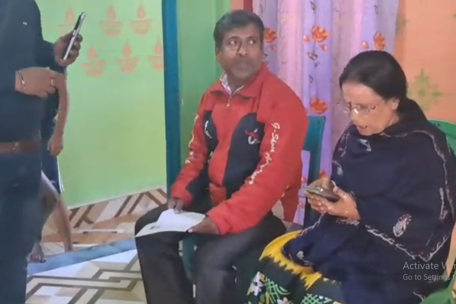 নথি থাকা সত্ত্বেও কমিশনের খাতায় নিখোঁজ! আলিপুরদুয়ারে খসড়া তালিকায় বাদ ‘বৈধ’ ভোটারের নাম