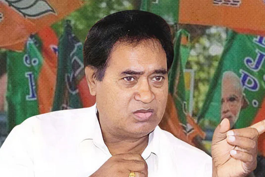 ‘মোদি বাংলাদেশি, মুর্মুও বাংলাদেশি’, SIR প্রক্রিয়ায় ক্ষোভ উগরে দিলেন বিজেপি সাংসদ অনন্ত মহারাজ